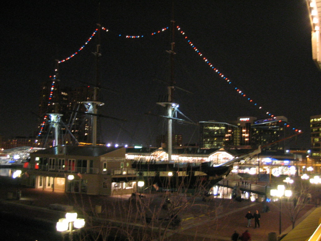 uss-constellation-noite